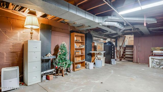 2078 Lakeside Dr, Louisville, KY 40205