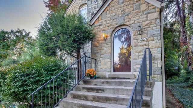 2078 Lakeside Dr, Louisville, KY 40205