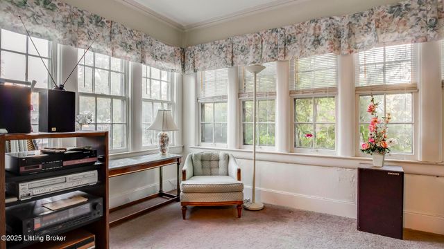 2078 Lakeside Dr, Louisville, KY 40205