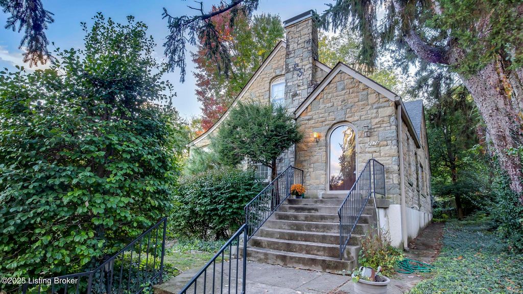 2078 Lakeside Dr, Louisville, KY 40205