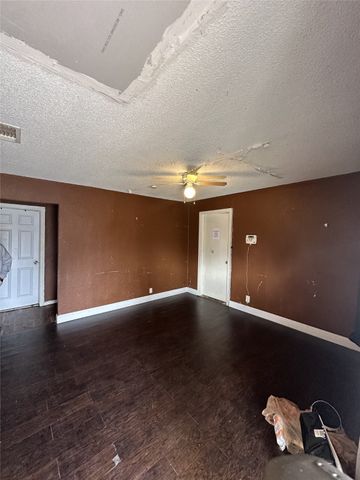 2604 Wallace Street, Fort Worth, TX 76105