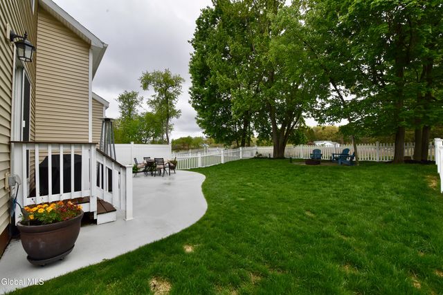 22C Idared Lane, Halfmoon, NY 12065