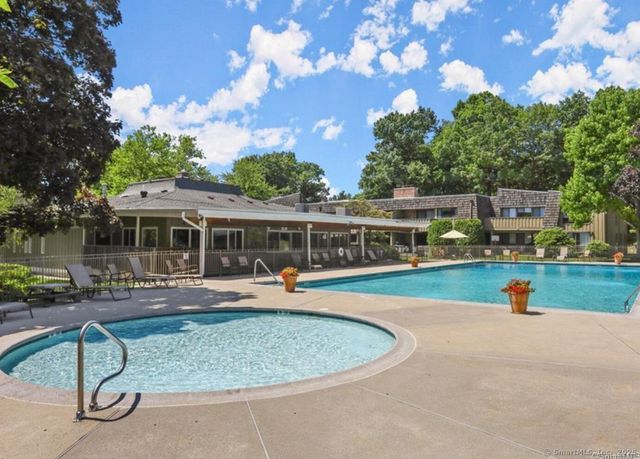 10 Ledgebrook Drive 10, Norwalk, CT 06854