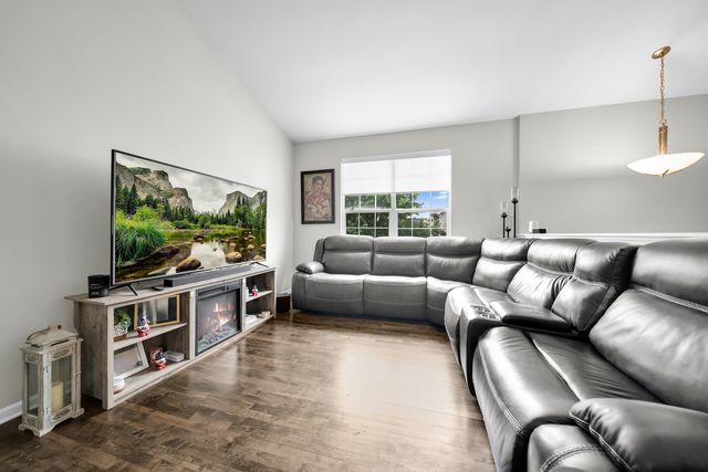 9414 Taylor Court, Orland Park, IL 60467