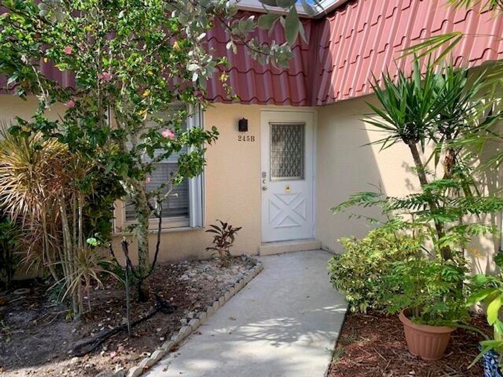 245 Down East Lane B, Greenacres, FL 33467
