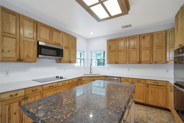 2473 Vz County Road 2621, Wills Point, TX 75169