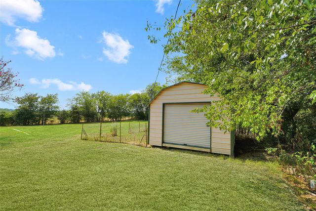 2473 Vz County Road 2621, Wills Point, TX 75169