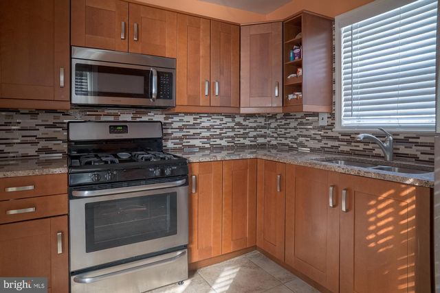 5704 WOODLAND DR, Oxon Hill, MD 20745