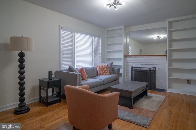 5704 WOODLAND DR, Oxon Hill, MD 20745