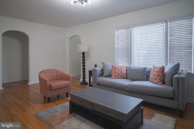 5704 WOODLAND DR, Oxon Hill, MD 20745