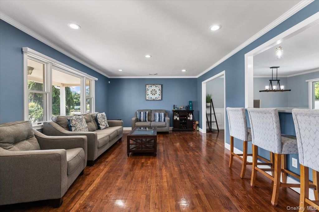 41 Longstreet Drive, Lake Grove, NY 11755 — photo 4