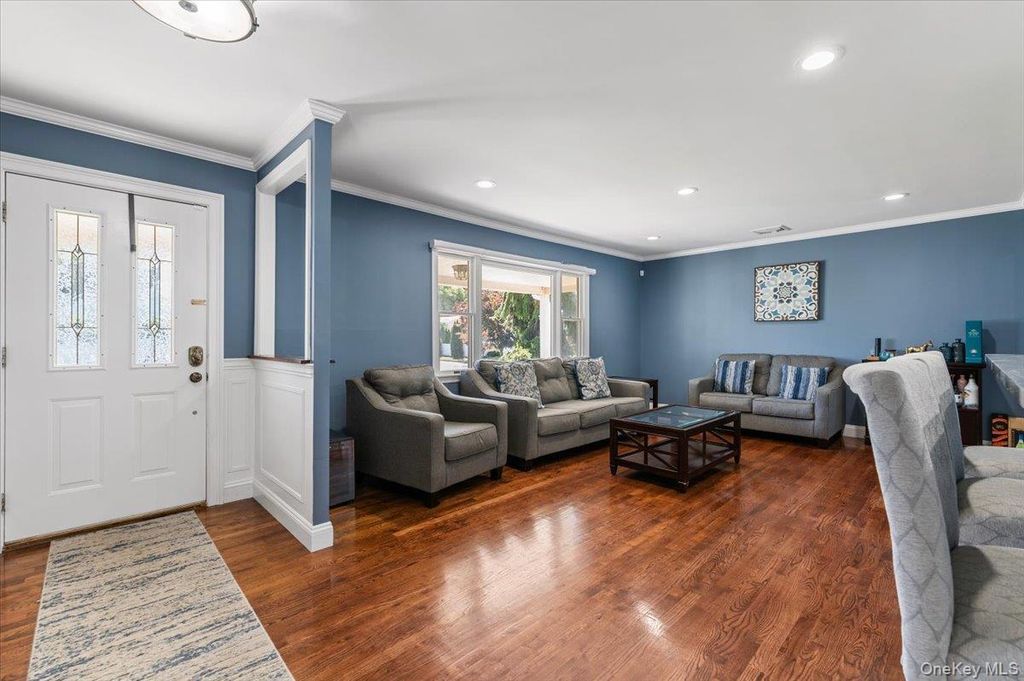 41 Longstreet Drive, Lake Grove, NY 11755 — photo 5