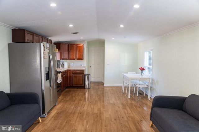 2000 GROVEWOOD, Capitol Heights, MD 20731