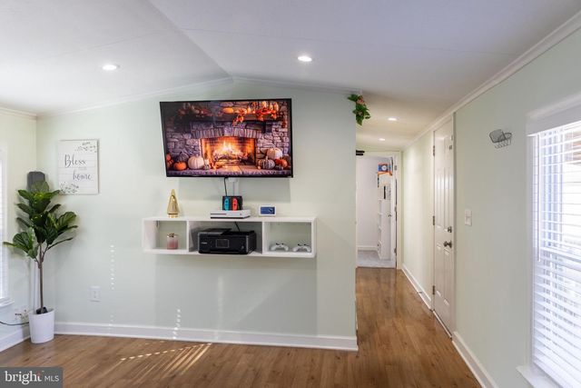 2000 GROVEWOOD, Capitol Heights, MD 20731