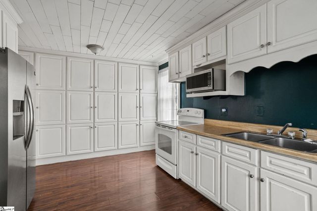 2 Dell Circle, Travelers Rest, SC 29690