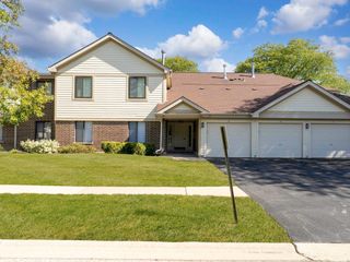 813 E Carriage Lane 5, Palatine, IL 60074
