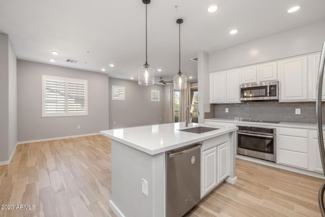 250 W QUEEN CREEK Road 210, Chandler, AZ 85248