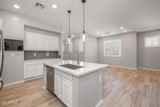 250 W QUEEN CREEK Road 210, Chandler, AZ 85248