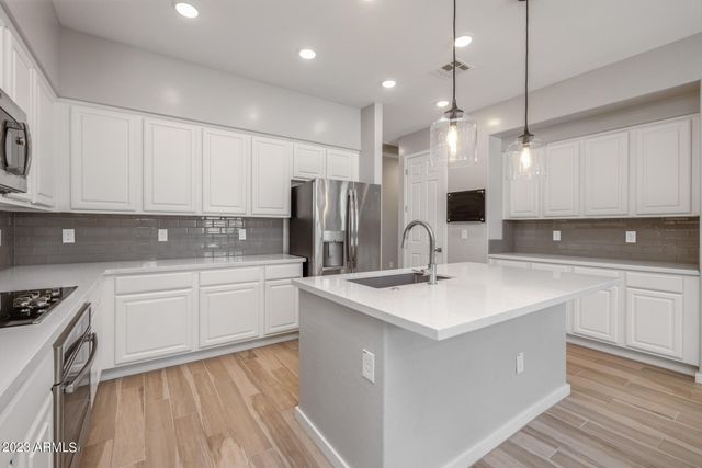 250 W QUEEN CREEK Road 210, Chandler, AZ 85248