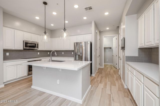 250 W QUEEN CREEK Road 210, Chandler, AZ 85248