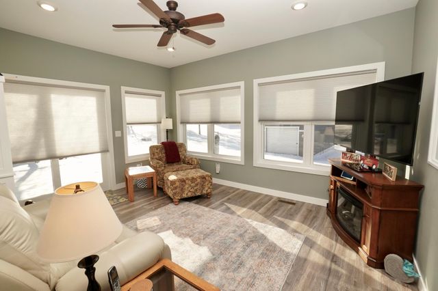 204 Pine Street SW, New London, MN 56273