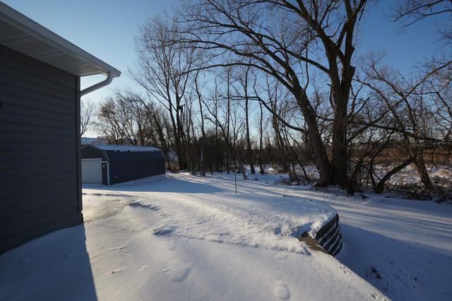 204 Pine Street SW, New London, MN 56273