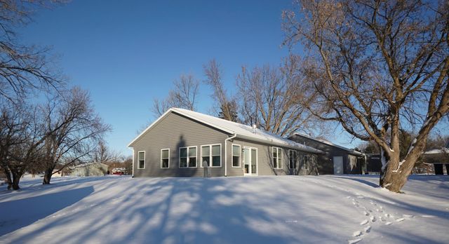 204 Pine Street SW, New London, MN 56273