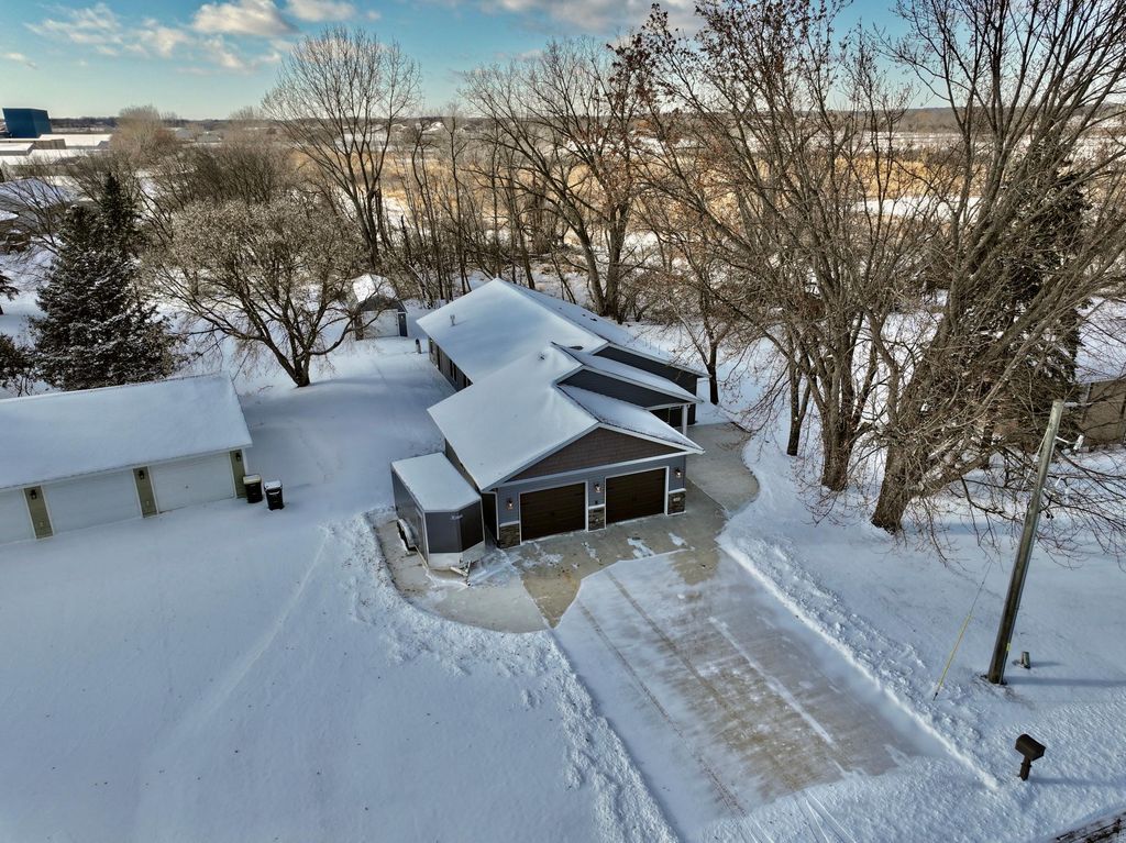 204 Pine Street SW, New London, MN 56273