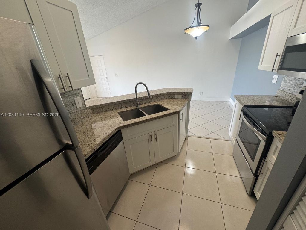 9999 Summerbreeze Dr 218, Sunrise, FL 33322