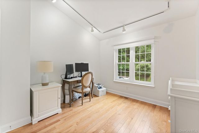 611 Pondside Drive, White Plains, NY 10607