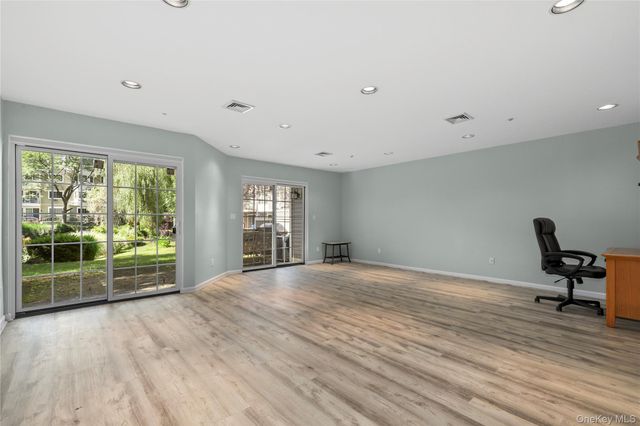 611 Pondside Drive, White Plains, NY 10607