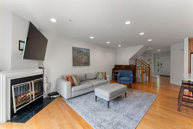 611 Pondside Drive, White Plains, NY 10607