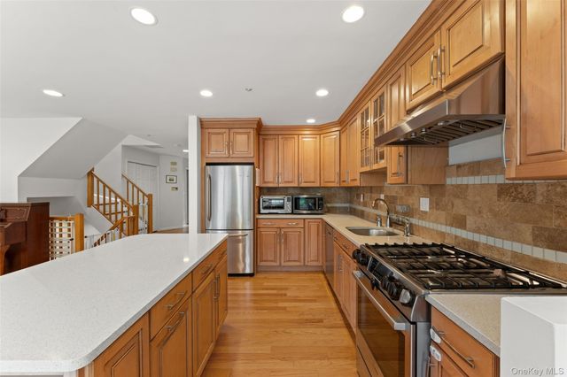 611 Pondside Drive, White Plains, NY 10607