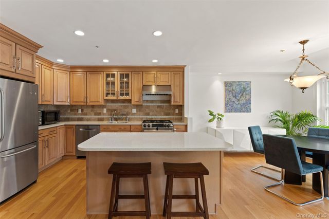 611 Pondside Drive, White Plains, NY 10607