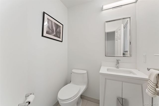 611 Pondside Drive, White Plains, NY 10607