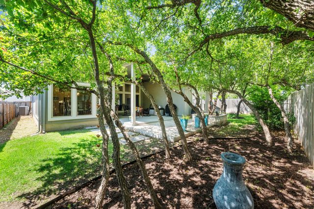 813 Heartleaf DR, Leander, TX 78641