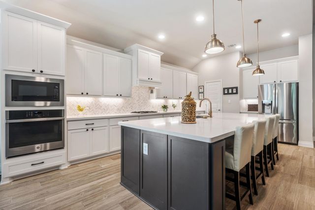 813 Heartleaf DR, Leander, TX 78641