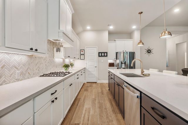 813 Heartleaf DR, Leander, TX 78641