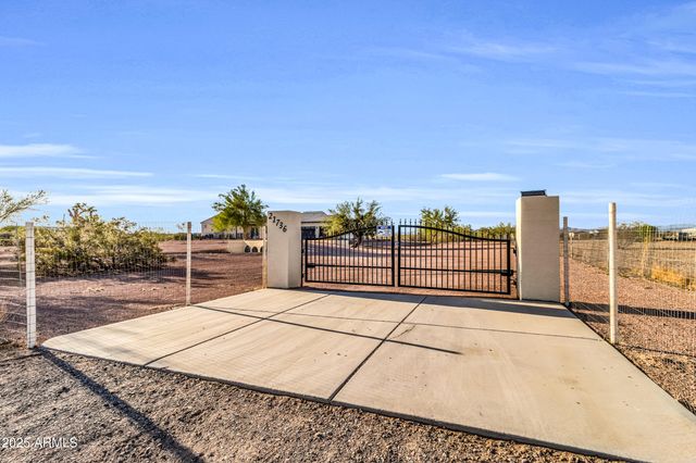 21736 W DESERT MIRAGE Drive, Wittmann, AZ 85361