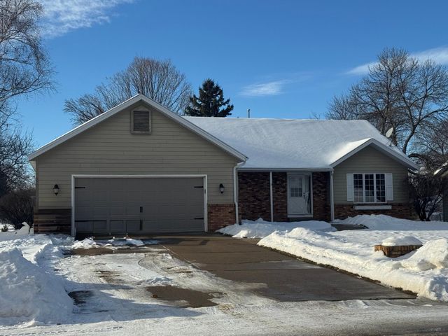 408 21st Street SE, Willmar, MN 56201