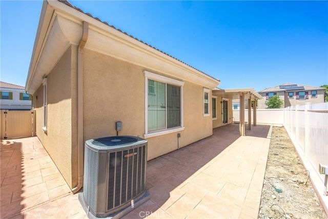 493 N Pinewood, Rialto, CA 92376