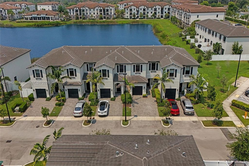 411 NW 204th St, Miami Gardens, FL 33169