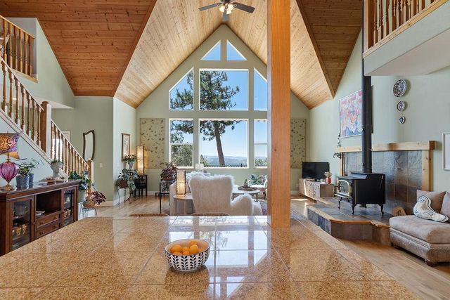 5590 Lynx Trl, Pollock Pines, CA 95726