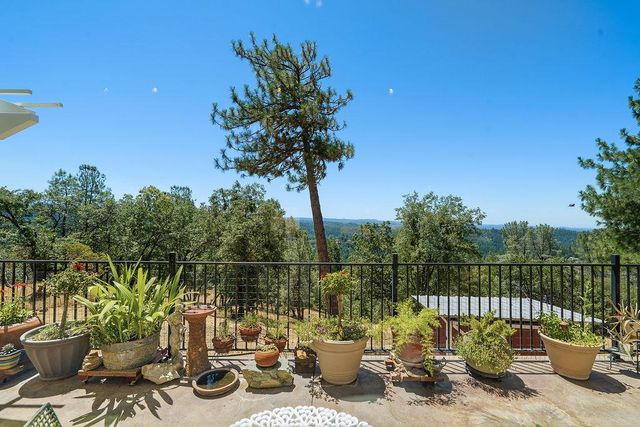 5590 Lynx Trl, Pollock Pines, CA 95726