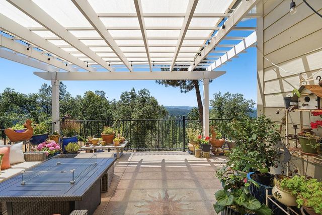 5590 Lynx Trl, Pollock Pines, CA 95726