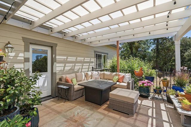 5590 Lynx Trl, Pollock Pines, CA 95726