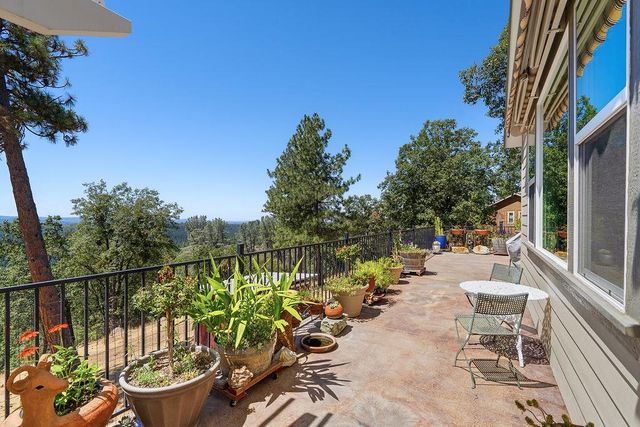 5590 Lynx Trl, Pollock Pines, CA 95726