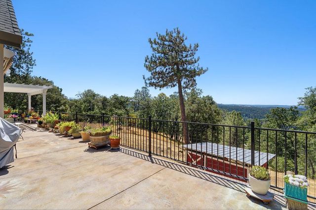 5590 Lynx Trl, Pollock Pines, CA 95726