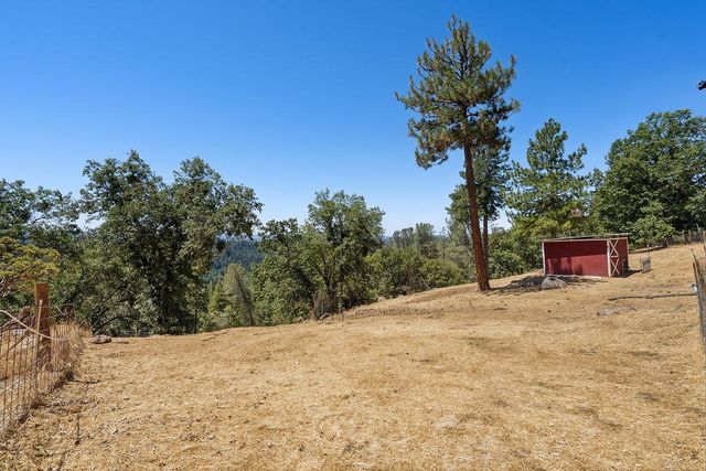 5590 Lynx Trl, Pollock Pines, CA 95726