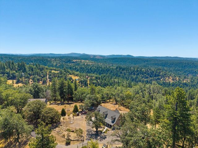 5590 Lynx Trl, Pollock Pines, CA 95726